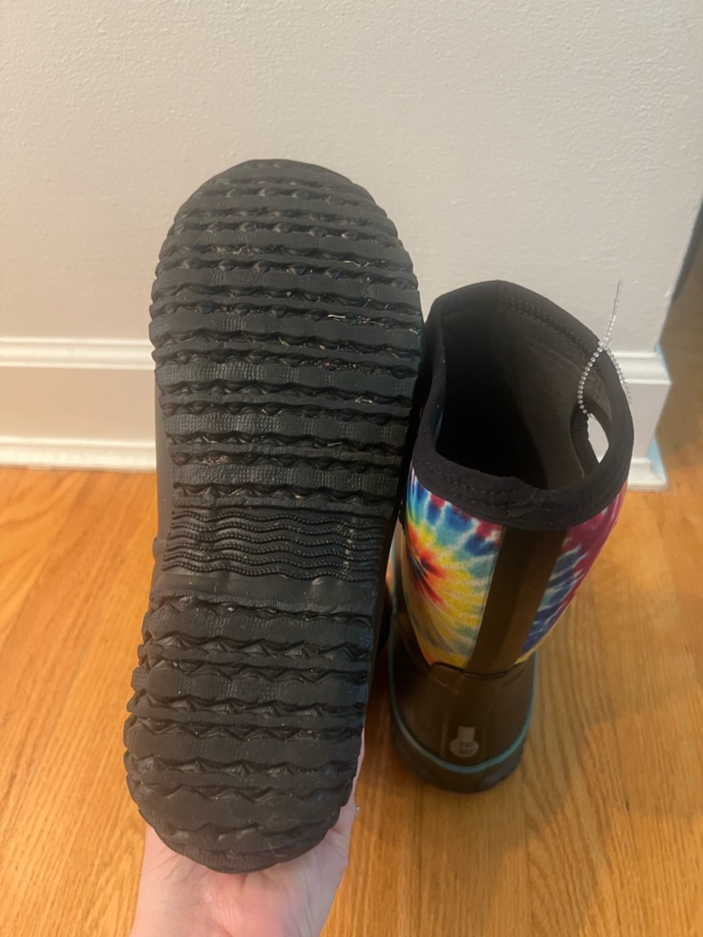 Bogs Kids Tie-Dye Accents winter Boots - Black with Multicolor Top - Picture 4 of 5